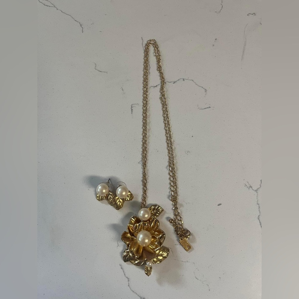 EUC Kate Space Necklace & Earrings Set